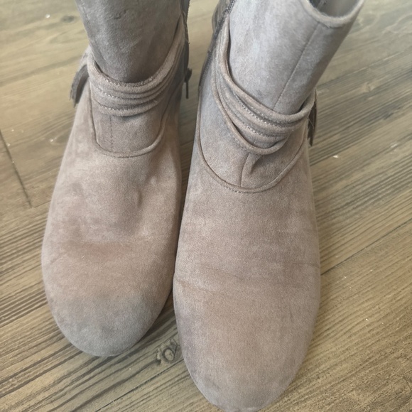 Fergalicious by Fergie BoHo booties - Picture 3 of 8